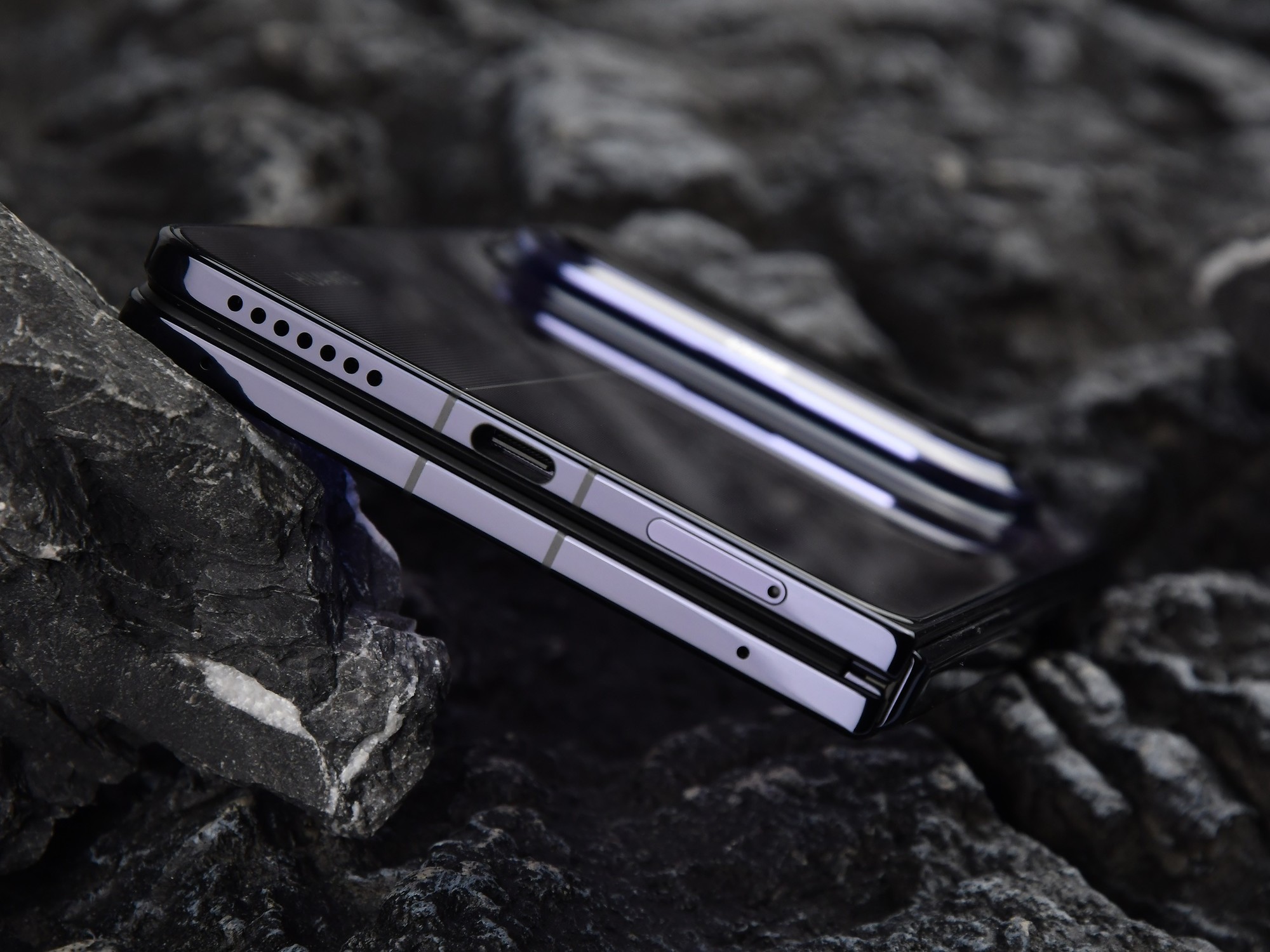 华为 Pura X Max 底部细节