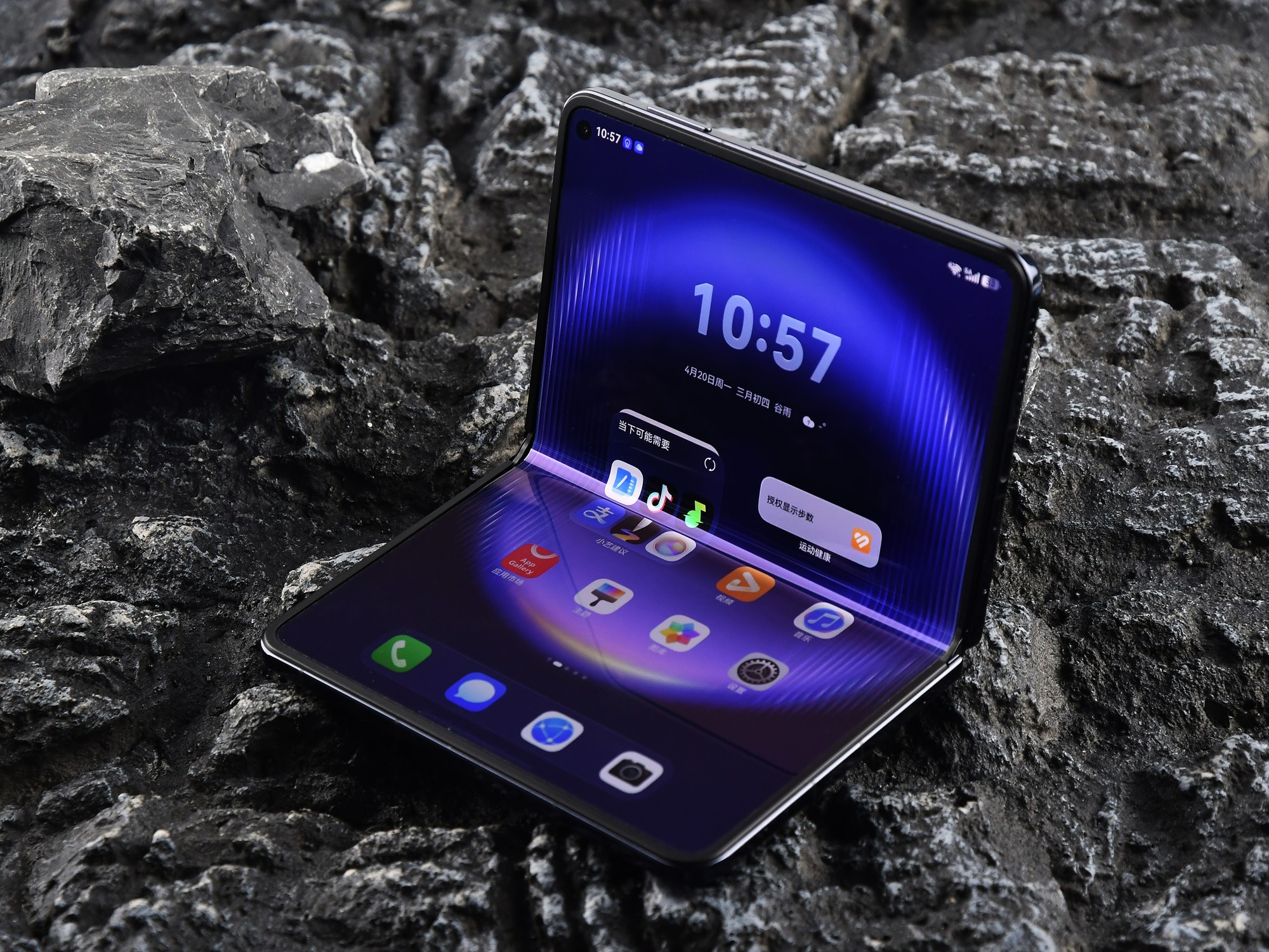 华为 Pura X Max 边角设计