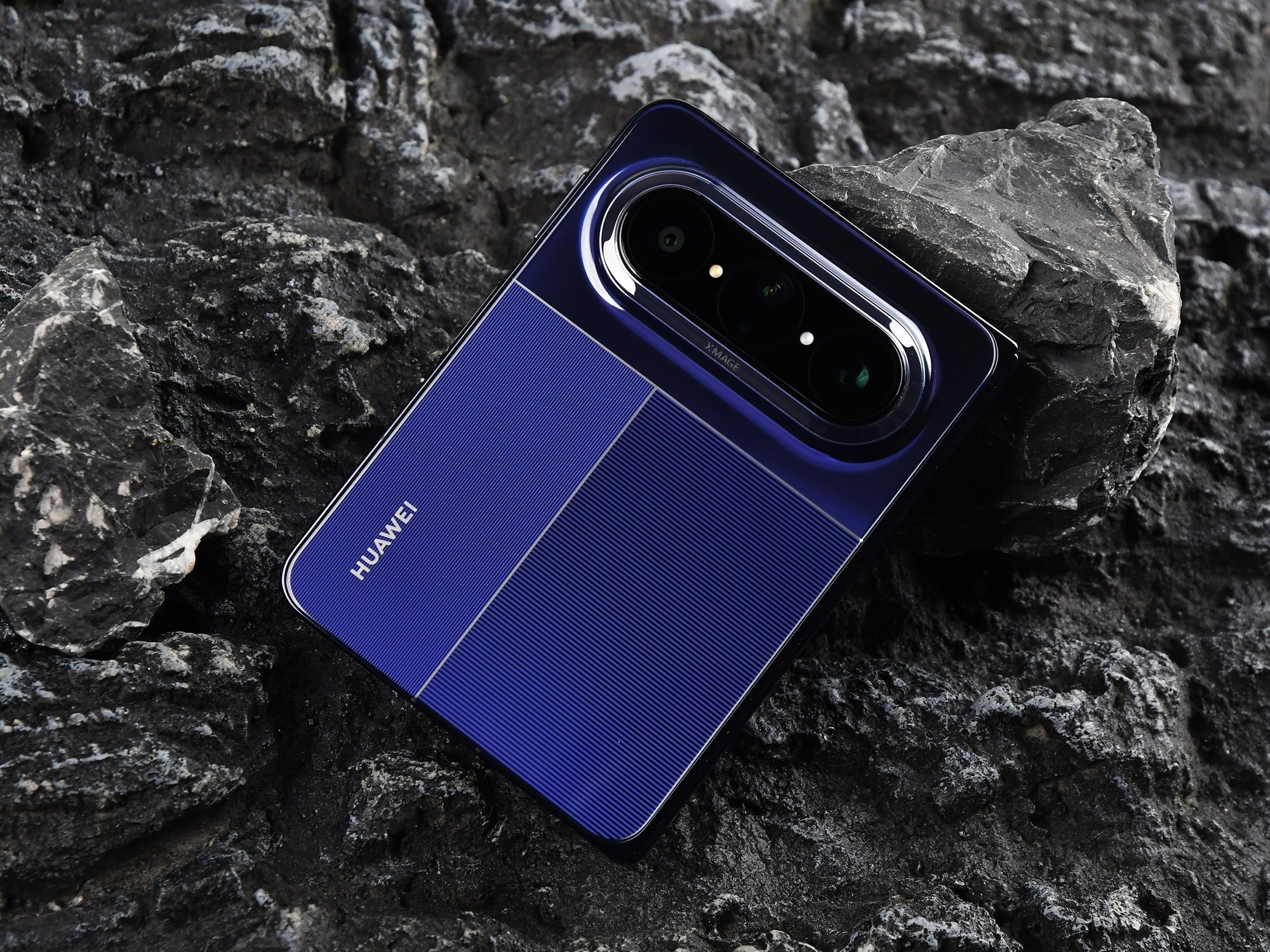 华为 Pura X Max 背面摄像头模组