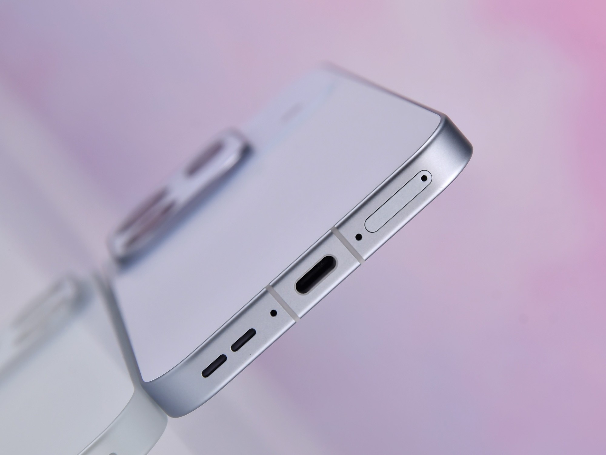 OPPO Find X9s Pro 底部接口