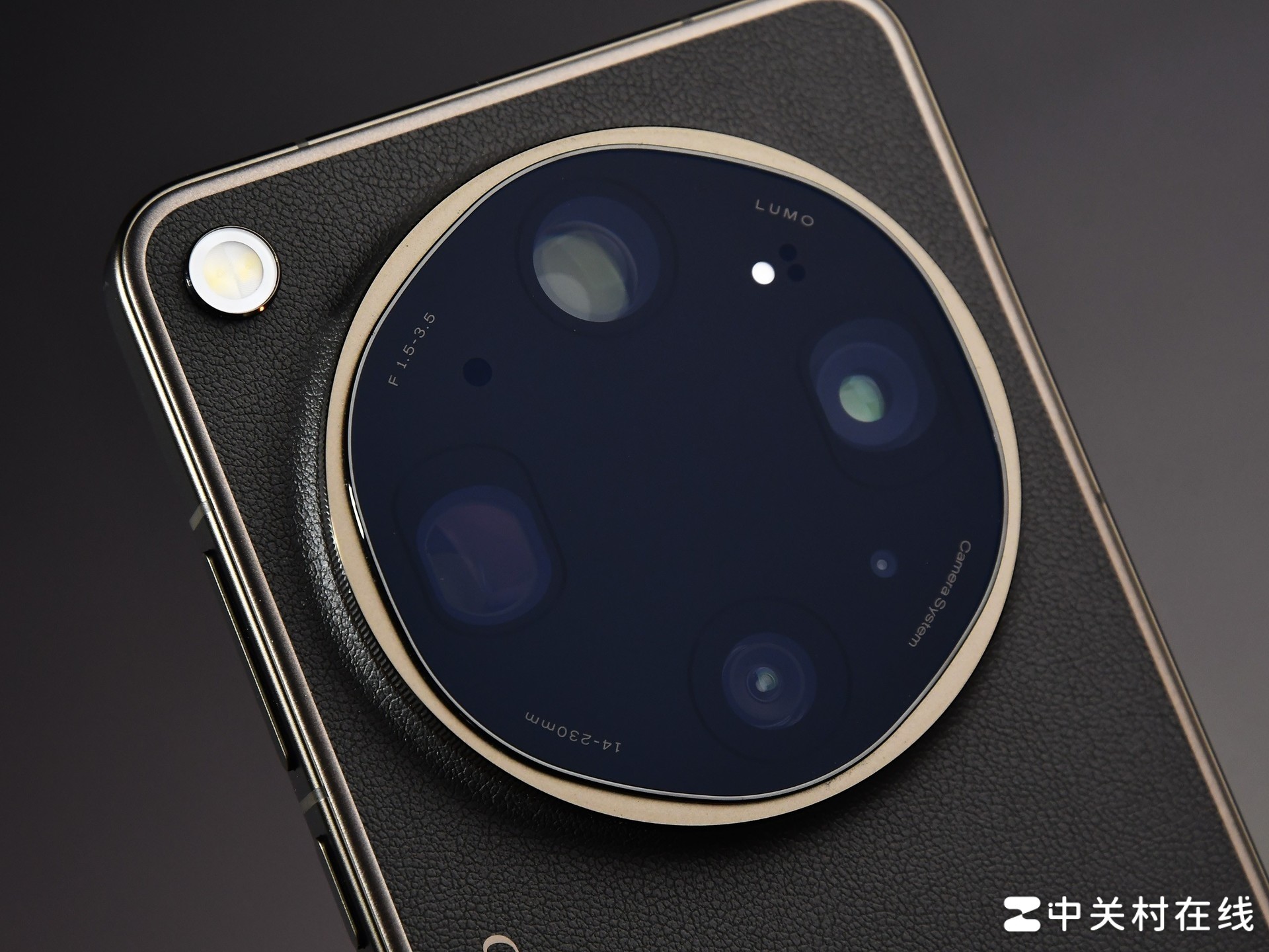 OPPO Find X9 Ultra 镜头模组特写