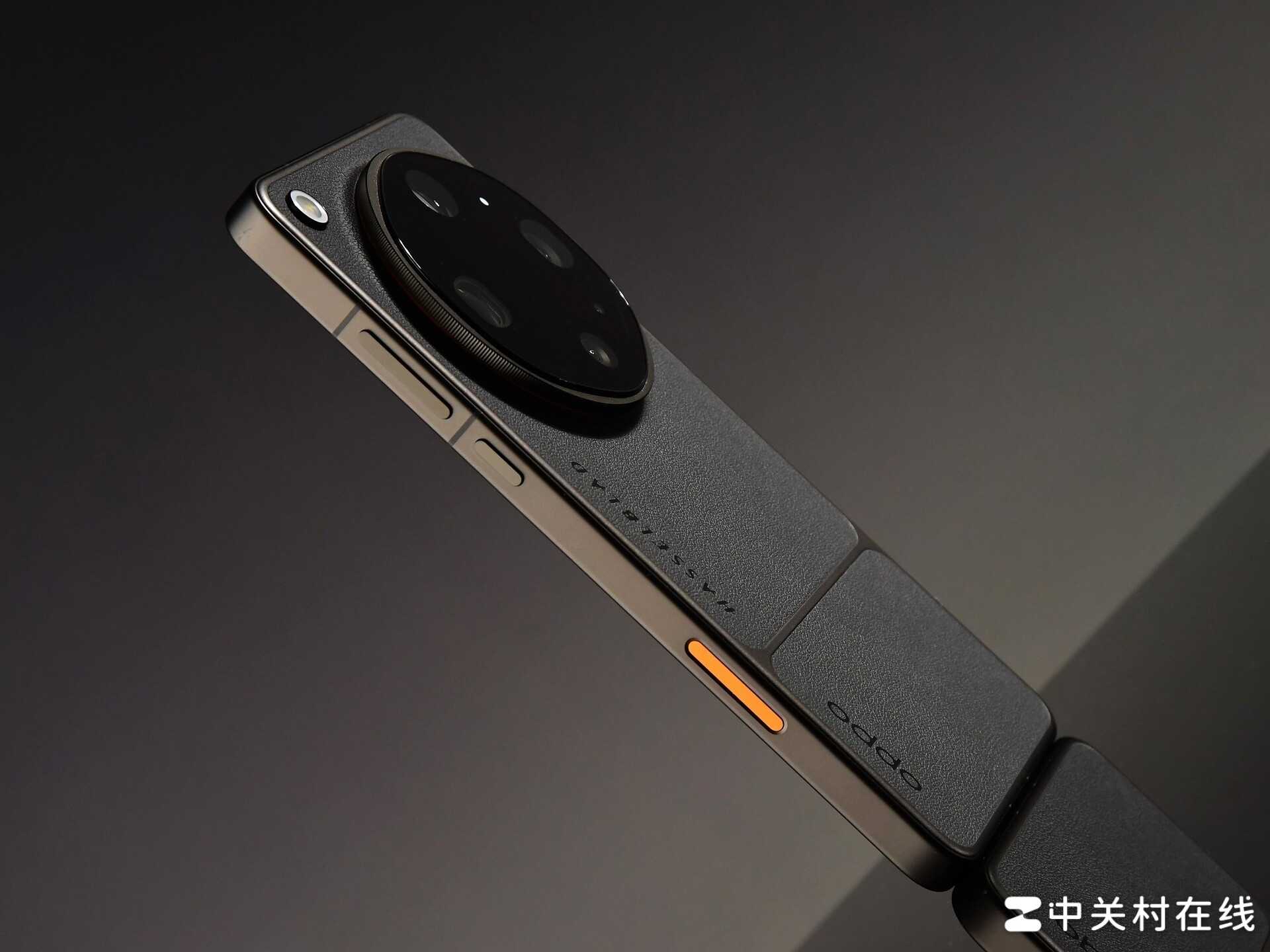 OPPO Find X9 Ultra 屏幕与续航