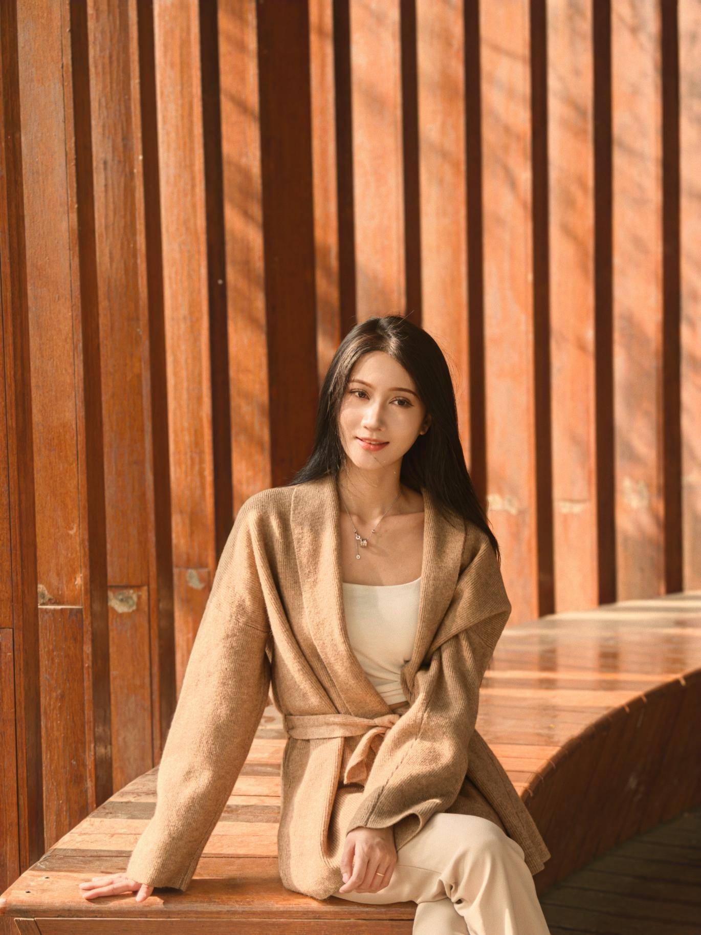 iPhone 17 Pro 暖光人像样张