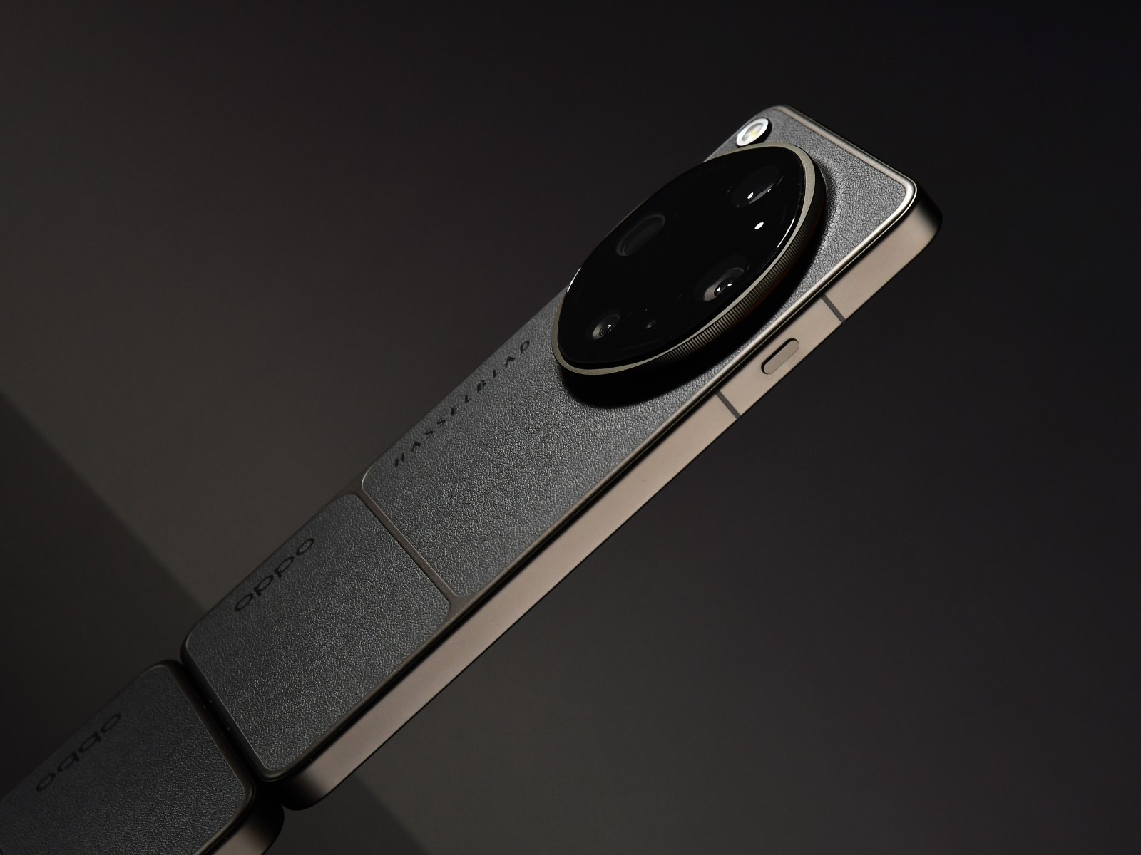 OPPO Find X9 Ultra 1TB版本抢先购售罄，哈苏大师套装预订火爆