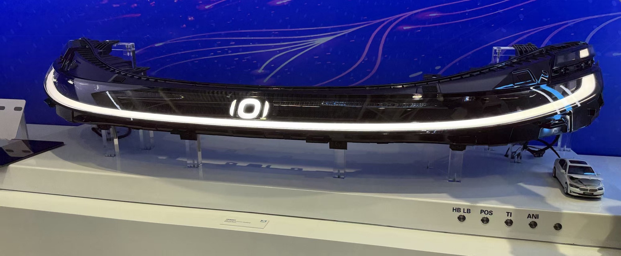 一体化超薄前备箱照明模组