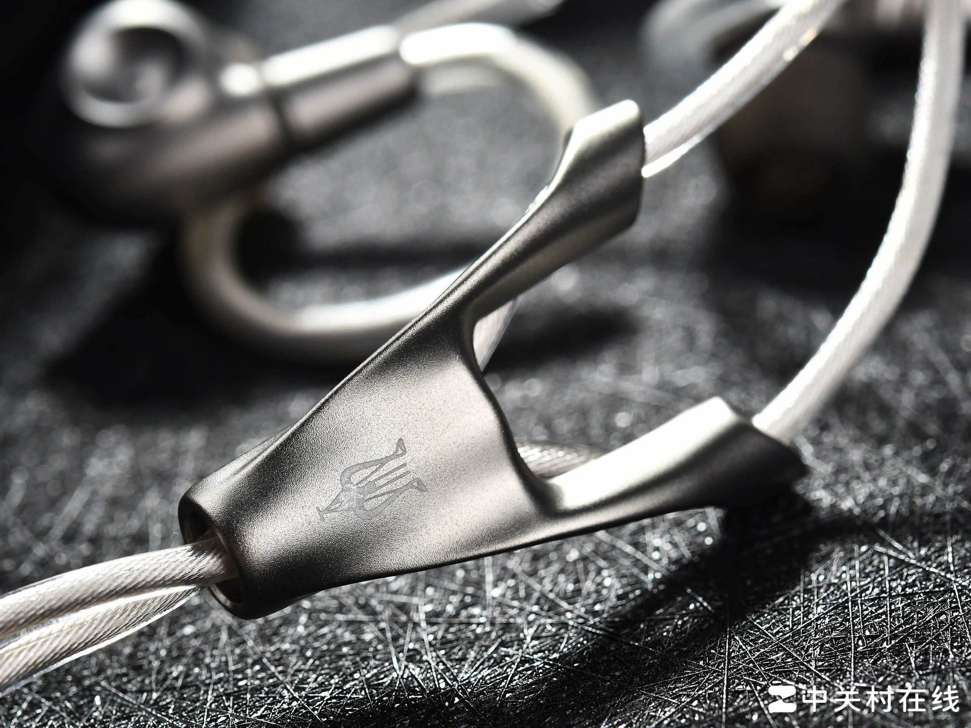 Meze Astru (阿兹朵) CNC一体成型工艺