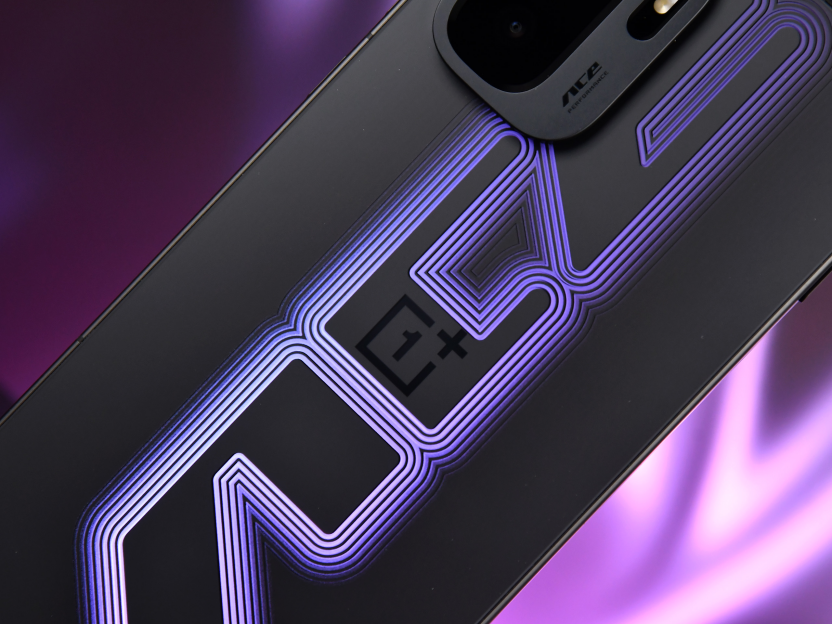 一加 Ace 6 至尊版正面屏幕