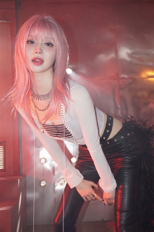 韩国女团成员Asa新福利图 红艳妆造好似艾达王闪现