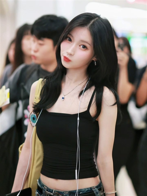 韩国女团成员Asa新福利图 红艳妆造好似艾达王闪现