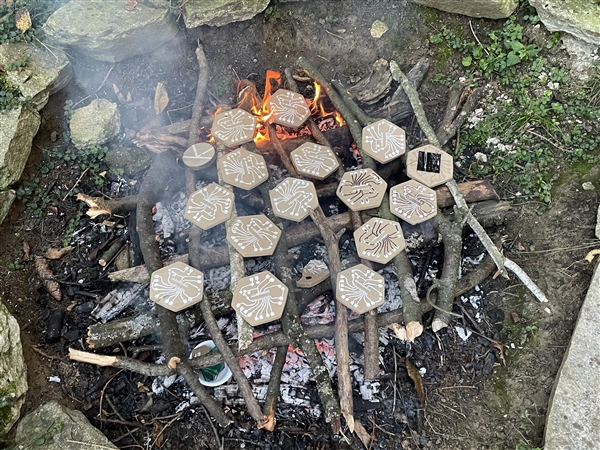 史前工艺做电路板！用泥土和柴火纯手搓PCB：全套教程已开源