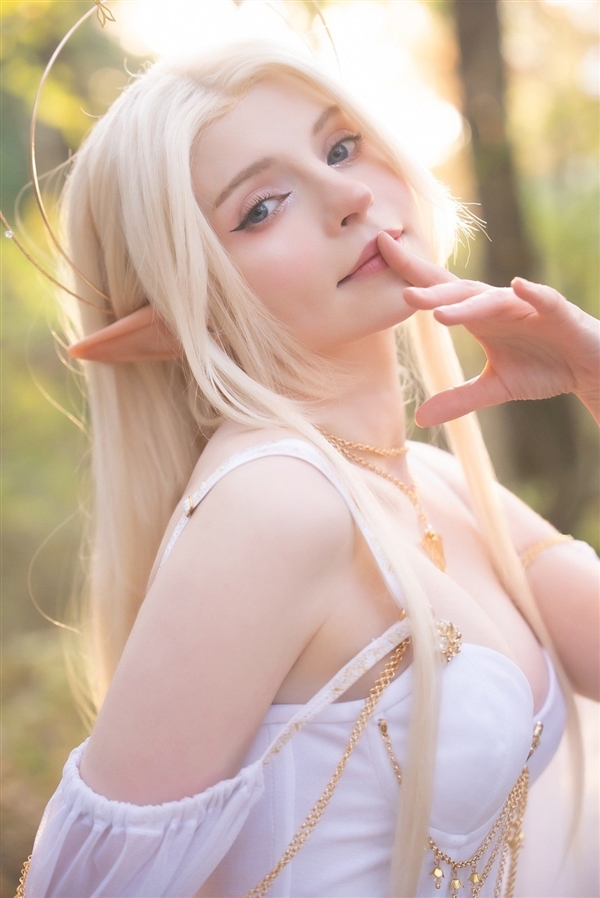 《生化4RE》阿什莉体模COS妮姬新装 黑衣黑丝很诱人