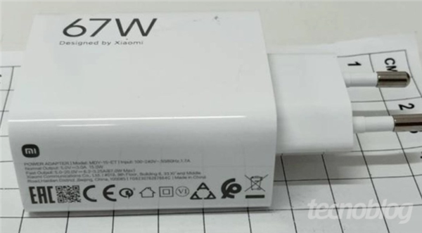 小米17T真机外观曝光：带徕卡标的天玑旗舰！