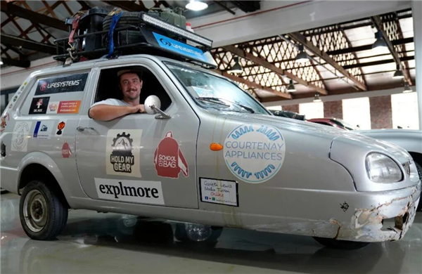 没空调一路修车还差点被空袭送走 两男子开三蹦子成功穿越非洲！