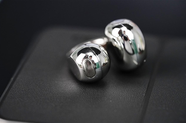 5.2g轻如耳环！OPPO Enco Clip2图赏