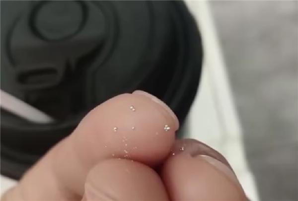 霸王茶姬回应顾客喝出水银：高度重视 一切以调查结果为准