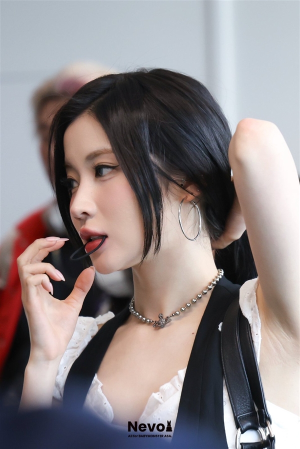 韩国女团成员Asa新福利图 红艳妆造好似艾达王闪现