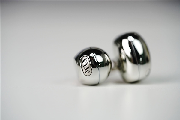 5.2g轻如耳环！OPPO Enco Clip2图赏