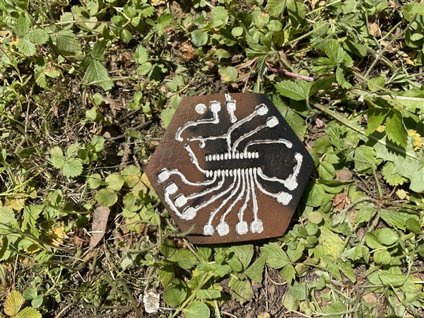 史前工艺做电路板！用泥土和柴火纯手搓PCB：全套教程已开源