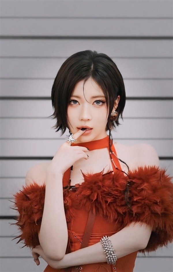 韩国女团成员Asa新福利图 红艳妆造好似艾达王闪现