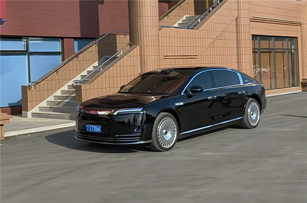 尊界S800上市10个月交付1.6万台！余承东：连续7个月都是百万级销量冠军