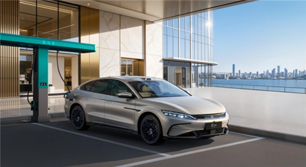 越堵越火爆！中国车在美墨边境卖爆 美国车企夜不能寐