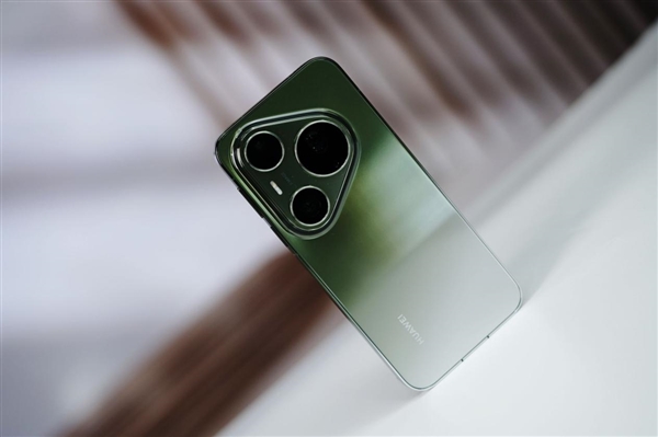 一眼沦陷翡翠湖！华为Pura 90 Pro Max图赏