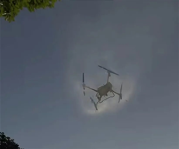 大范围生化攻击 景区无人机喷药游客无处可躲 庐山西海回应