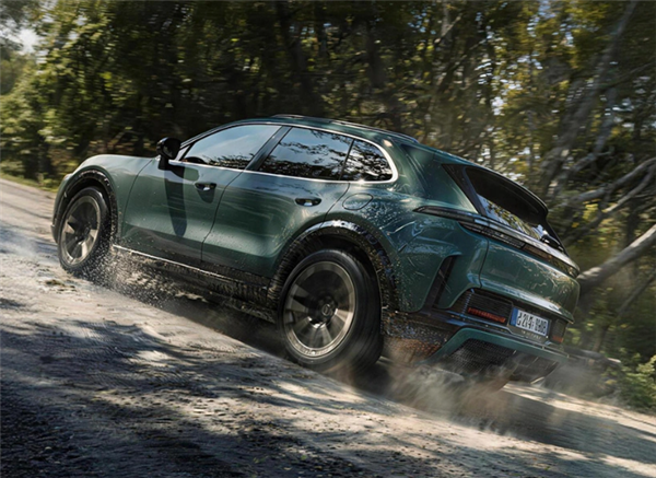 保时捷纯电Cayenne Turbo内饰全景