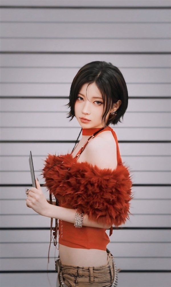 韩国女团成员Asa新福利图 红艳妆造好似艾达王闪现