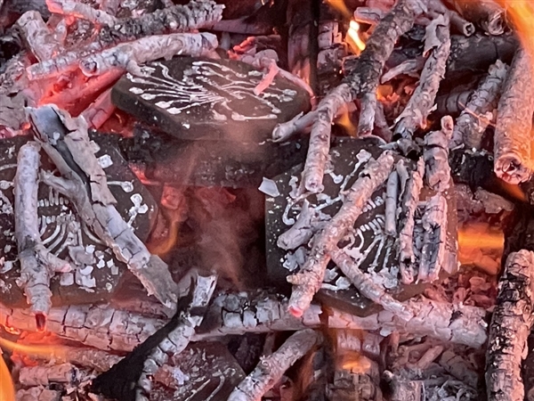 史前工艺做电路板！用泥土和柴火纯手搓PCB：全套教程已开源