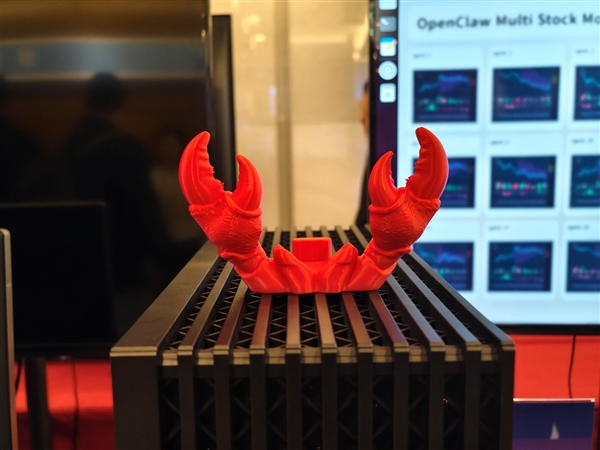 Intel甩出两个王炸！至强600、锐炫Pro B70双剑合璧 重新定义AI工作站