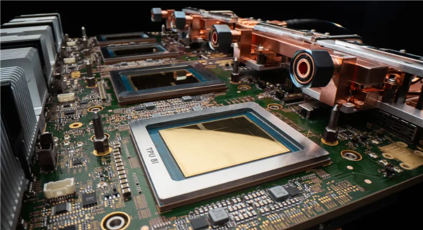 内存价格是降不下来了 谷歌AI芯片直接上2PB HBM：成功打破内存墙