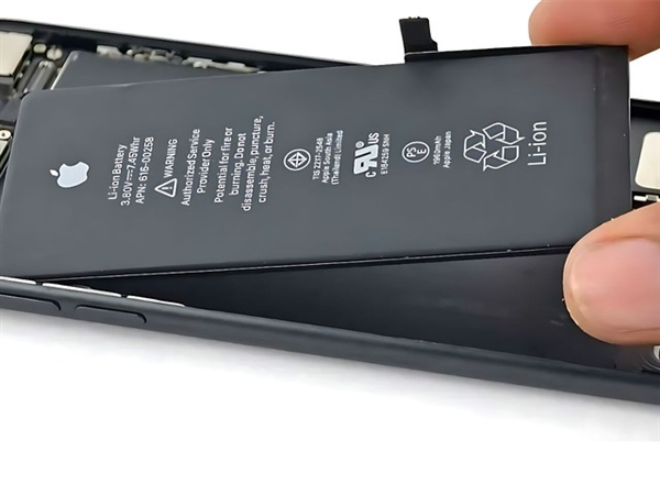 欧盟重拳出击！梦回可拆卸电池时代：机子停产厂商也得造5年备用电池