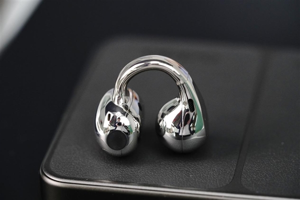 5.2g轻如耳环！OPPO Enco Clip2图赏