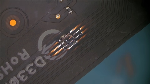 一颗螺丝钉毁掉RTX 3090！拧太深直接打穿PCB：换掉3个MOSFET才修好