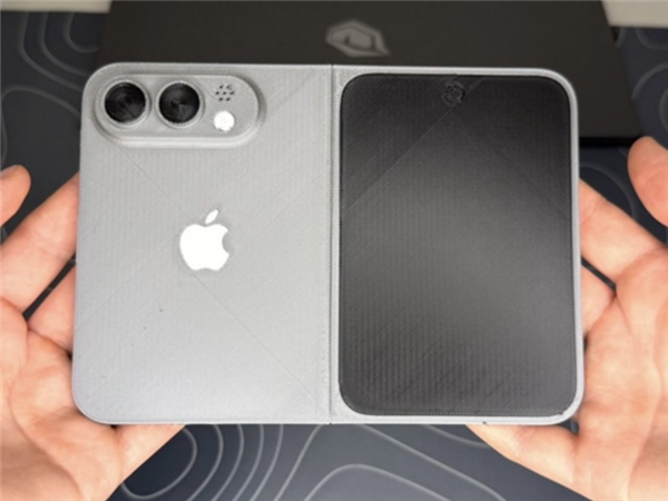 折叠屏iPhone真机首曝：博主晒3张照片冲上热搜