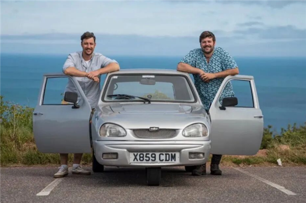 没空调一路修车还差点被空袭送走 两男子开三蹦子成功穿越非洲！