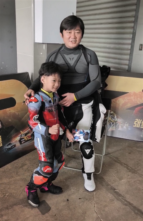 张雪现身上海：摩友追捧热度不减 张雪机车月产能6月突破1万台