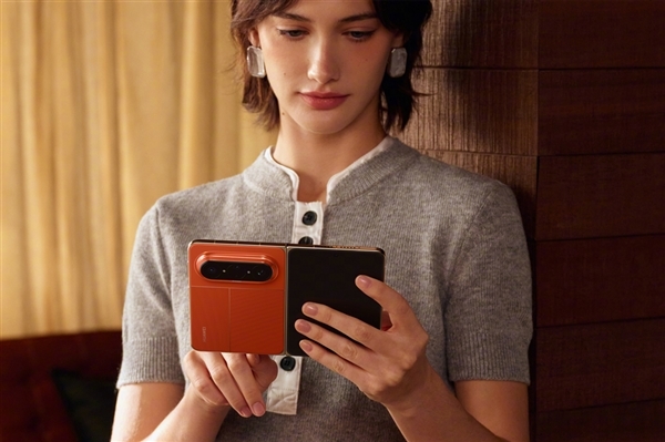 华为Pura X Max大阔折维修备件价格公布：屏幕组件4399元