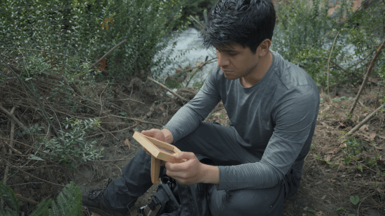 为做游戏喝泥水 吃生鱼！作者荒野求生40天 险些丧命