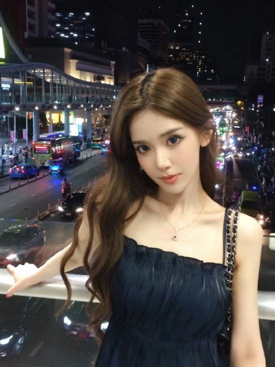 颜值网红迅猛龙开付费直播引争议！美女本人回应来了