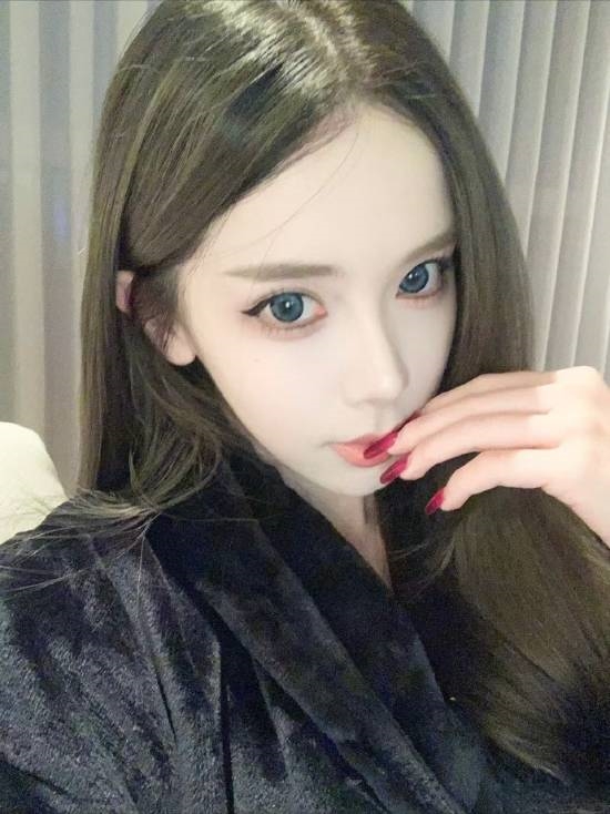 颜值网红迅猛龙开付费直播引争议！美女本人回应来了