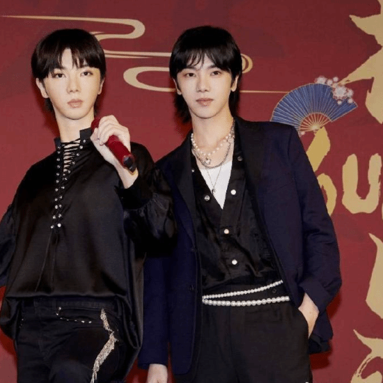 华晨宇蜡像入驻香港杜莎夫人蜡像馆：丑得很清晰