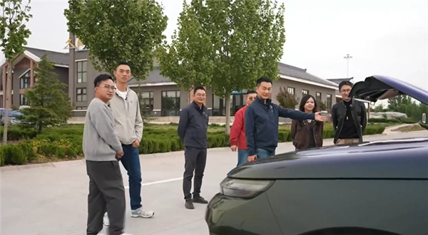 零跑回应高速直播时导航界面异常：短暂的显示渲染小bug 团队已快速修复