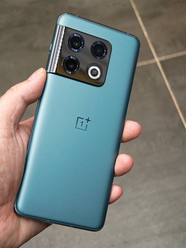 索尼最强旗舰！Xperia 1 VIII外观新鲜出炉：无刘海无挖孔 背部撞脸一加