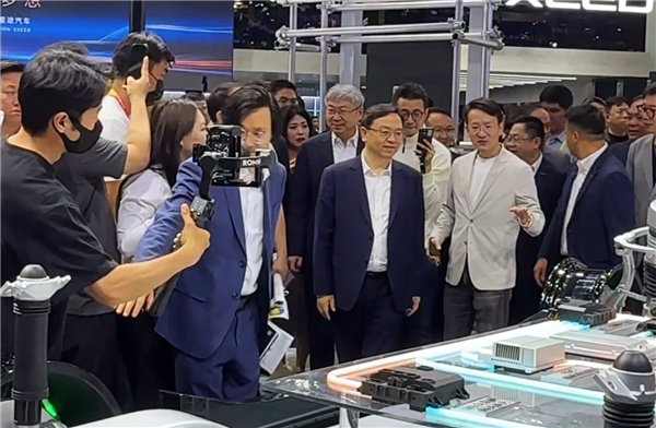 赵长江回应为何王传福亲临智界展台自己不出面接待：真非故意 当时刚好不在