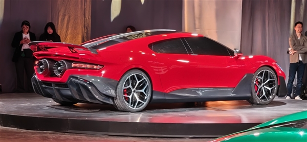 配双固体火箭助推系统 追觅超级跑车发布：零百加速不到1秒！