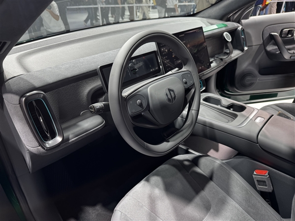 中欧联合底盘运动化调校 零跑Lafa5 Ultra上市：11.88万起