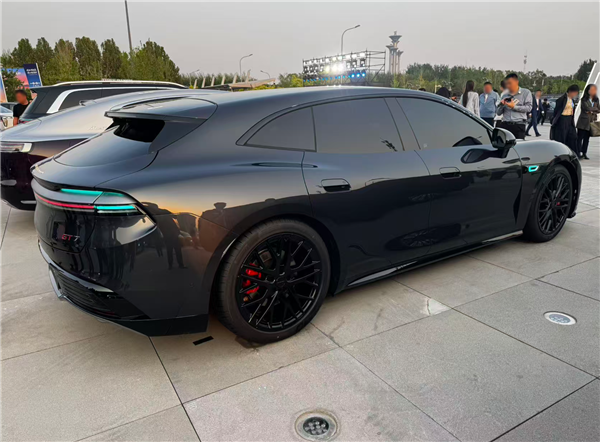 华为全家桶上车！启境GT7实车亮相：2.98秒破百的新一代智能猎装车