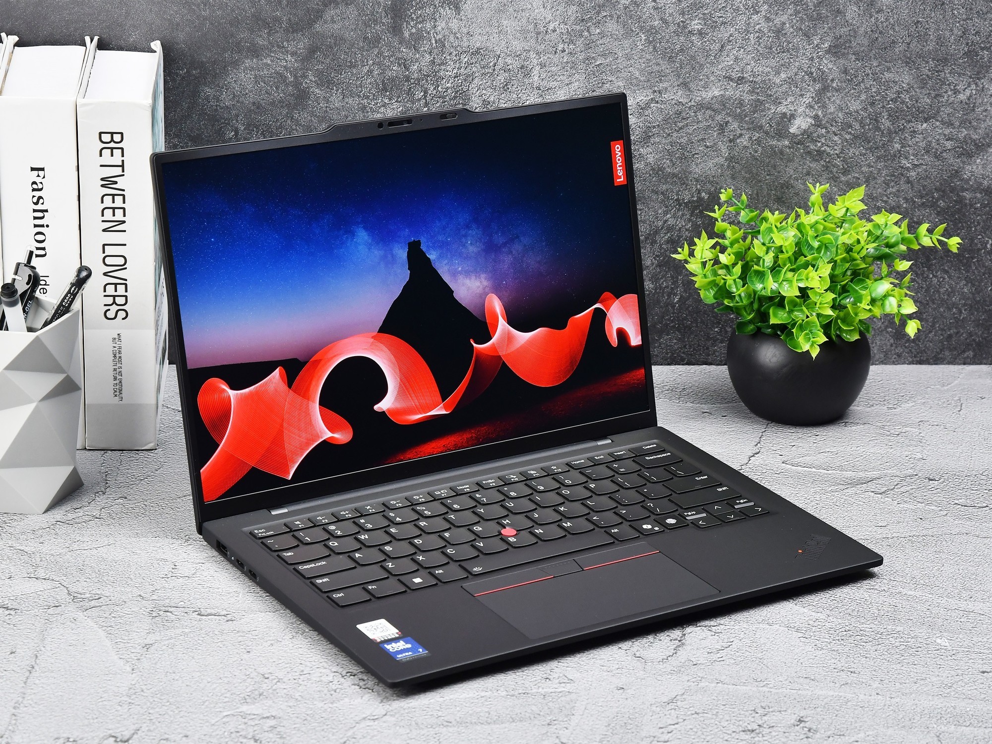 ThinkPad X1 Carbon Aura AI 元启版屏幕细节